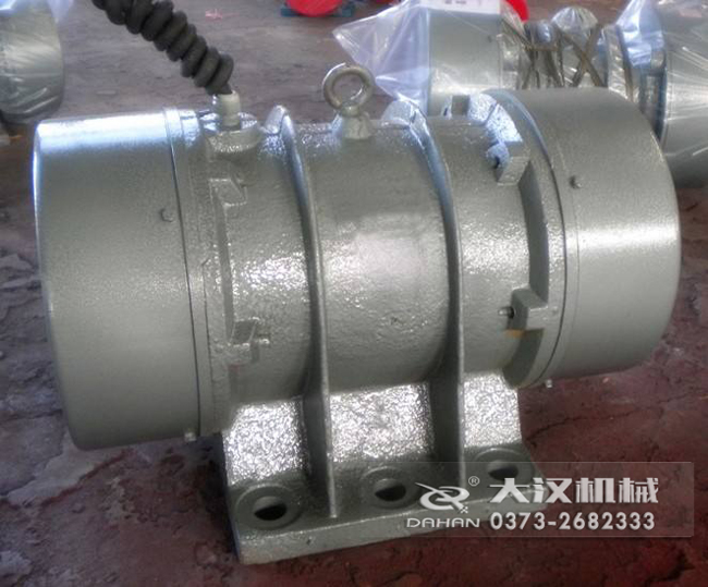 VB振動(dòng)電機(jī)是靠偏心塊的振動(dòng)而造成的，振動(dòng)源所以偏心塊的角度和大小是比較重要的。