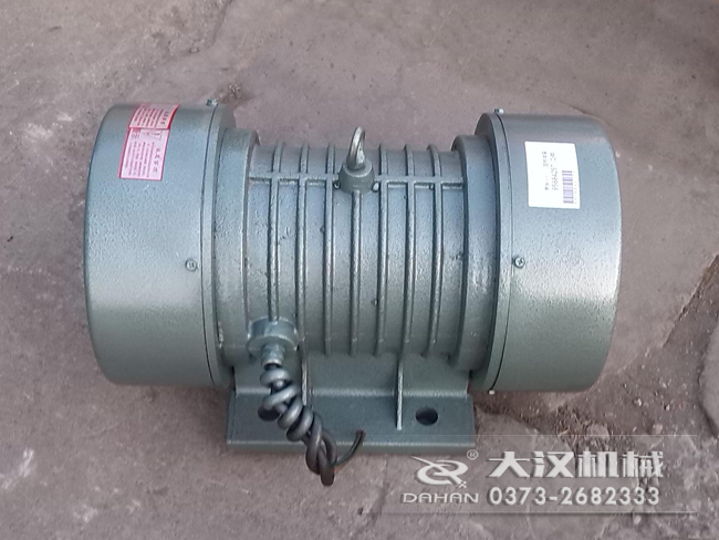 VB振動(dòng)電機(jī)的選型要根據(jù)所匹配產(chǎn)品需要的激振大小，進(jìn)行選擇。