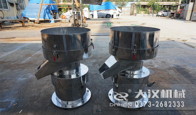 不銹鋼涂料振動篩是一種比較受用戶歡迎的產(chǎn)品之一，主要優(yōu)勢耐酸堿，不生銹，使用壽命長。