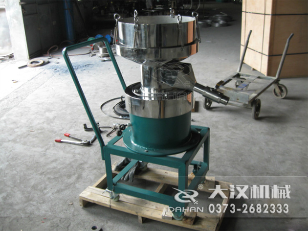 特殊制作的涂料振動篩-加裝小推車裝置，方便設備的移動。