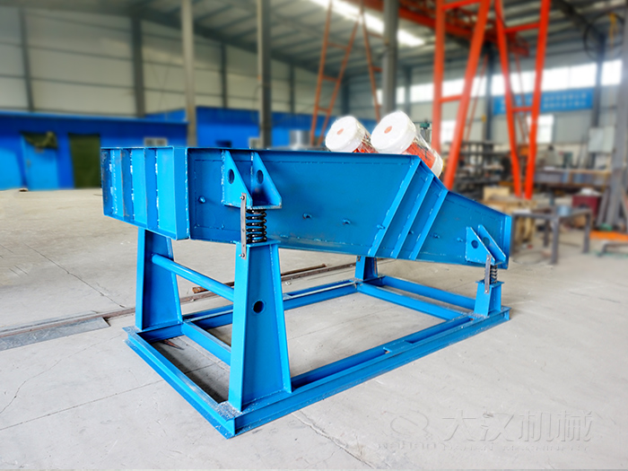 大型振動(dòng)篩主要是用來篩分煤礦，礦石一些大型的篩分場(chǎng)地中。